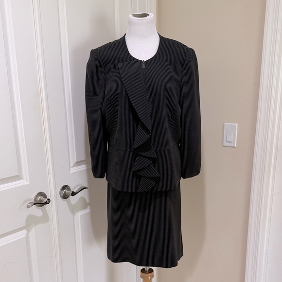 Tahari Black Pinstripe Ruffle Blazer and Skirt Two Piece Suit Set Size 16 - Picture 1 of 9